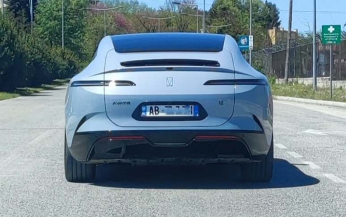 Το Avatr 12 ανταγωνίζεται την Mercedes-Benz EQE και το Tesla Model S με ισχυρά επιχειρήματα. Avatr 12