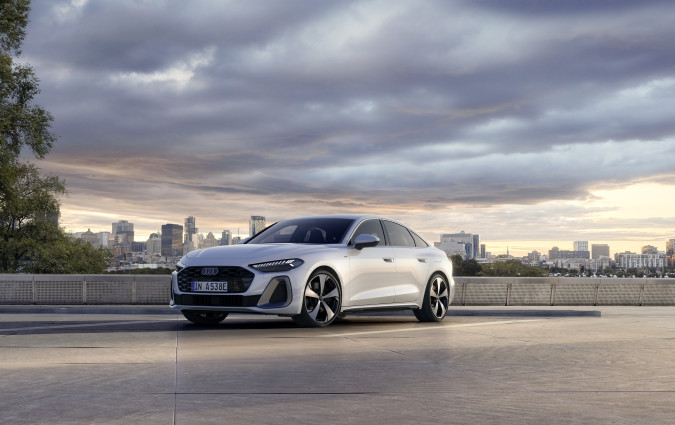 To Audi A5 e-Hybrid Sedan με τους 299 PS ξεκινά από €64.980, με το Avant να κοστίζει €66.980 Audi A5 e-hybrid Sedan