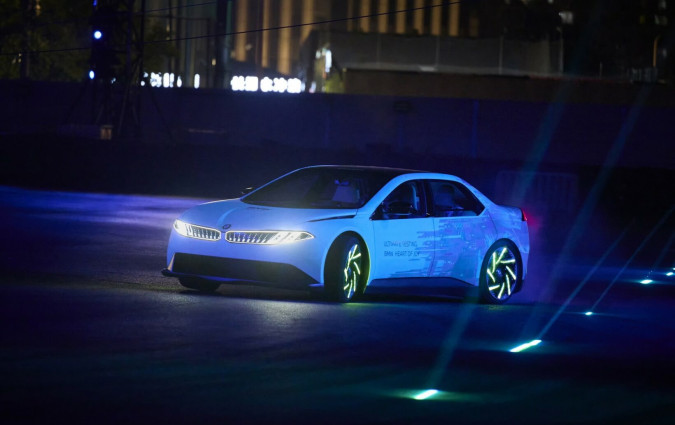 «Με ροπή που μπορεί να φτάσει τα 18.000 Nm (!), το BMW Vision Driving Experience απέδειξε τη χαρά της οδήγησης στην απόλυτη μορφή της», δήλωσε ο Jochen Goller, υπεύθυνος πελατών και πωλήσεων της BMW. BMW 3 Series