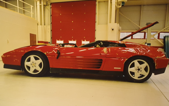 Η Ferrari 348 παρουσιάστηκε στο Σαλόνι Αυτοκινήτου της Φρανκφούρτης το 1989, αντικαθιστώντας την 328 στην γκάμα του Maranello Ferrari 348
