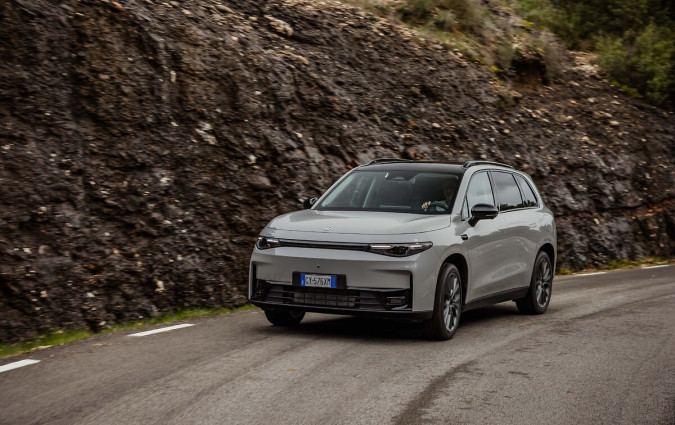 To Leapmotor C10 REEV που μπορεί να διανύσει έως και 970 km χωρίς εξωτερική φόρτιση ξεκινά στην ελληνική αγορά από €38.900 Leapmotor C10 REEV