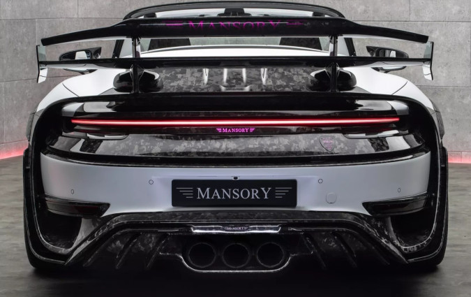 Η εταιρεία ιδρύθηκε το 1989 στη Γερμανία από τον Ιρανό βελτιωτή Kourosh Mansory. Και όσοι βρίσκει εκκεντρικούς πλούσιους, δεν πρόκειται να σταματήσει. Mansory