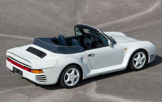 Δεν φέρει τη σφραγίδα γνησιότητας της Porsche, αλλιώς η τιμή της θα έφτανε σε δυσθεώρητα ύψη. Porsche 959