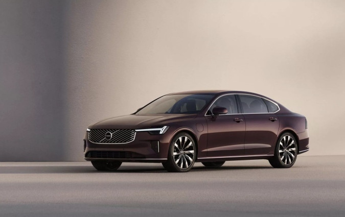 Το ανανεωμένο Volvo S90 θα είναι διαθέσιμο ως ήπια υβριδικό και PHEV με αυτονομία 80 km Volvo ES90