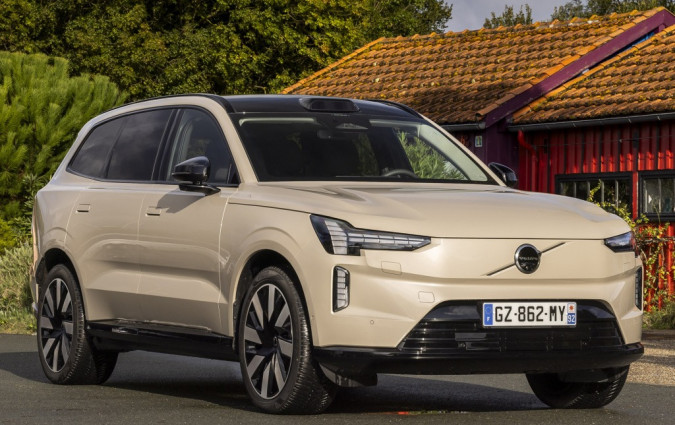 Η καμπίνα του Volvo EX90 περιλαμβάνει νέα προηγμένα υλικά που υπογραμμίζουν την προσέγγιση της Volvo Cars στη σύγχρονη πολυτέλεια Volvo EX90