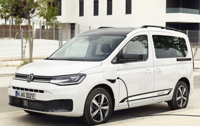 Οι τιμές του επιβατικού VW Caddy eHybrid ξεκινούν από €36.300 και €38.900 για την 5θέσια και 7θέσια διάταξη αντίστοιχα VW Caddy eHybrid