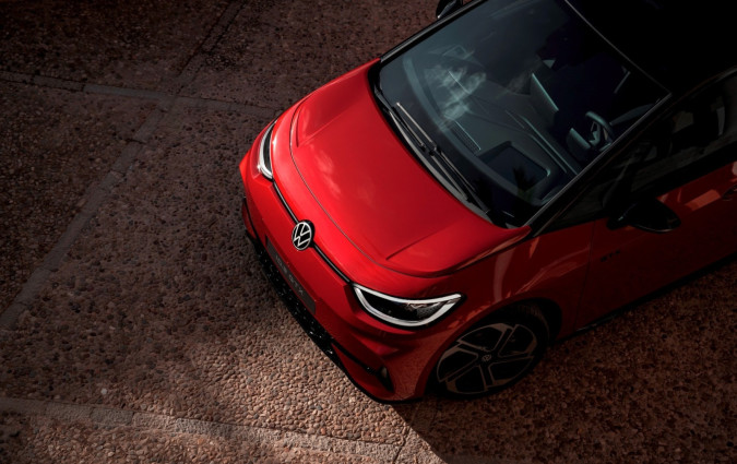 To Wolfsburg προχωρά σε ουσιαστικές αλλαγές στο Volkswagen ID.3 που θα ενισχύσουν τόσο την εμφάνιση όσο και την αίσθηση ποιότητας στην καμπίνα. Volkswagen ID.3