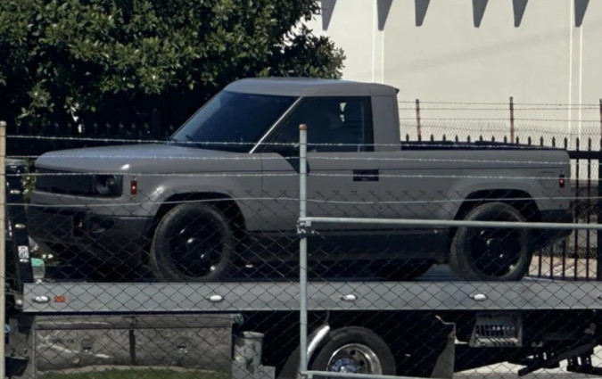 Ένα pick-up εργαλείο, να το στρώσεις στη δουλειά. Και σε ελκυστική τιμή. Όχι ένα ακόμα πανάκριβο διπλοκάμπινο για να κουβαλάς τα σερφ. Jeff Bezos