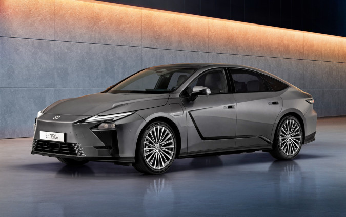 Το νέο Lexus ES θα διατίθεται σε ηλεκτρικές και μία υβριδική έκδοση δικίνητη ή τετρακίνητη. Lexus ES 2025