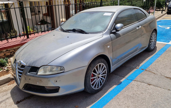 Ακόμα και σήμερα θα μπορούσε να γυρίσει κεφάλια με την εμφάνισή της. Ειδικά αν άκουγαν πρώτα τον Busso των 3,2 lt να τους χαϊδεύει τα αυτιά... Alfa Romeo GT