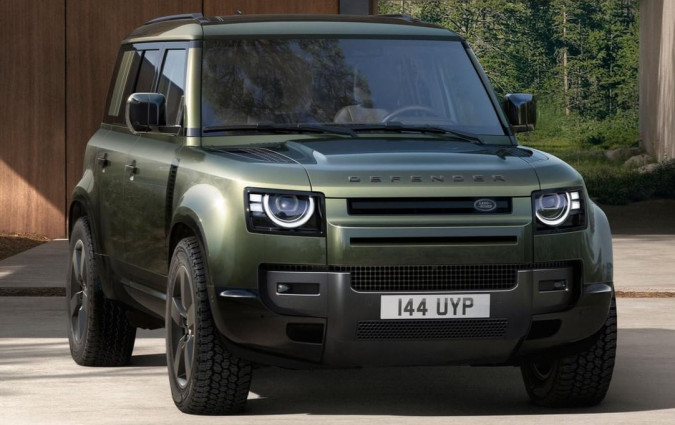 Όσα facelift και να γίνουν, το μόνο που δεν είναι διαπραγματεύσιμο είναι οι εκτός δρόμου δυνατότητες. Land Rover Defender