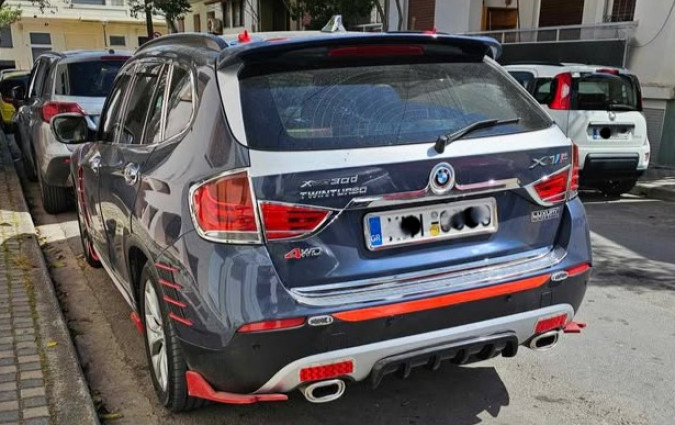 Όσο περισσότερο κοιτάς τα δύο μοντέλα, τόσο ανακαλύπτεις περισσότερες πινελιές που δεν είχες προσέξει με την πρώτη ματιά. BMW X1