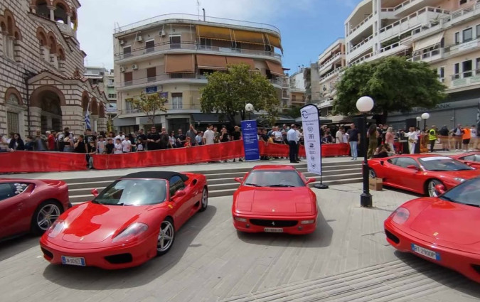 Κανείς δεν έμεινε ασυγκίνητος εμπρός στο υπέροχο θέαμα. Ferrari