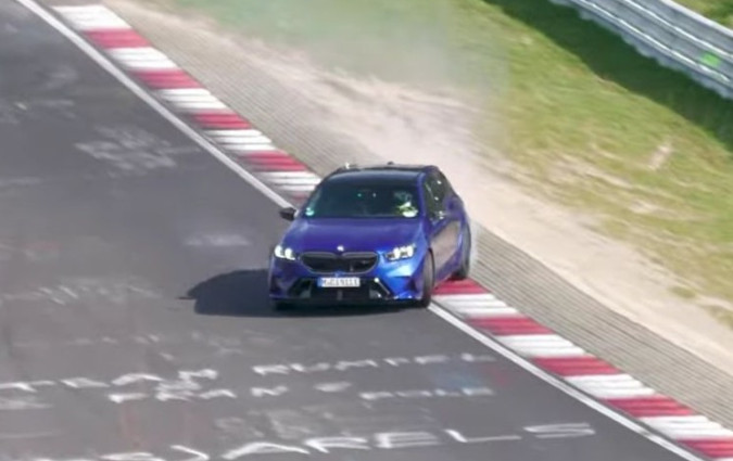 Μπορεί η ζυγαριά να τρομάζει στη θέα της, αλλά η νέα Μ5 κινείται με χάρη μέσα στην πίστα. M5 Touring