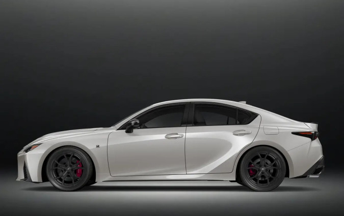 Το Lexus IS500 Ultimate Edition θα είναι διαθέσιμο αποκλειστικά στη Βόρεια Αμερική και περιορισμένο σε μόλις 500 κομμάτια. Lexus IS500 Ultimate Edition