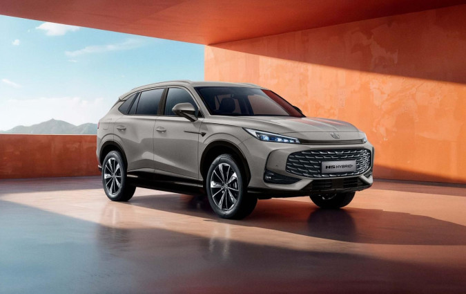 To υβριδικό MG HS αποδίδει 224 ίππους και σύμφωνα με την MG κάνει το 0-100 km/h σε 7,9" και καίει 5,5 lt/100 km MG HS Hybrid+