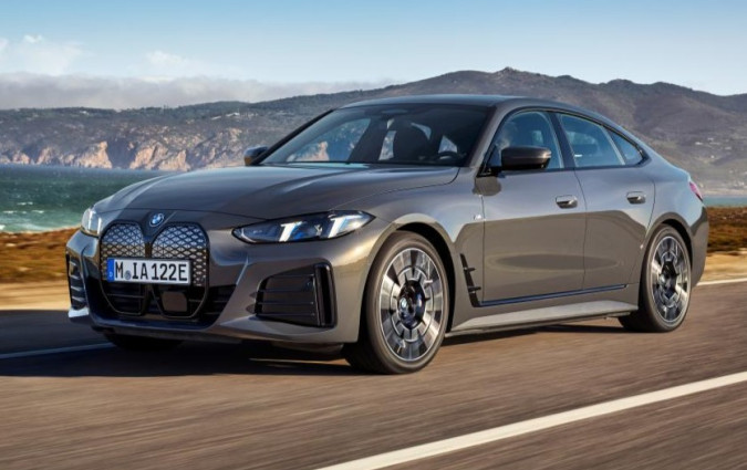 Ισχυρότερη, ταχύτερη, πιο ταξιδιάρα, τι άλλο να ζητήσεις; BMW i4