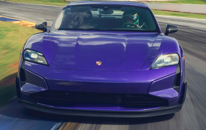 Η γερμανική μπερλίνα έκανε νέο ρεκόρ σε μία από τις πιο διάσημες πίστες παγκοσμίως. Taycan Turbo GT