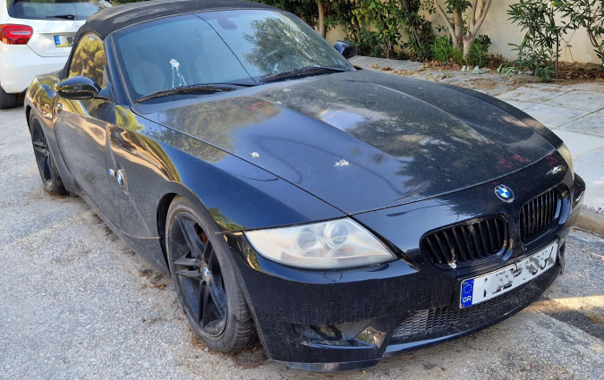 Στην καρδιά της Z4 M βρίσκεται ο περίφημος S54B32, ένας ατμοσφαιρικός 6κύλινδρος εν σειρά κινητήρας 3,2 lt, προερχόμενος από την BMW M3 E46. BMW Z4