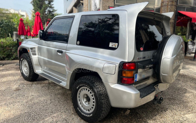 Mitsubishi Pajero Evolution, είχαμε συνηθίσει να το βλέπουμε μόνο από φωτογραφίες, αλλά ένα βρίσκεται προς πώληση στη Φιλοθέη. Pajero Evolution