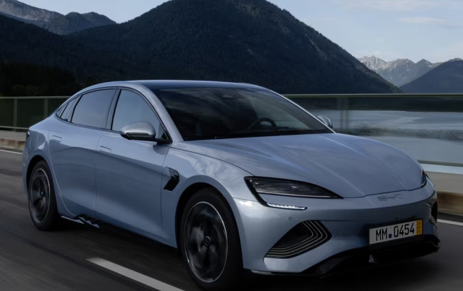 Η BYD χαρακτήρισε ψευδή τα δημοσιεύματα που αναφέρουν πως η δεύτερη γενιά του BYD Seal θα έρθει με μπαταρίες στερεάς κατάστασης BYD Seal