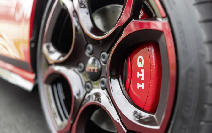 Το Volkswagen Golf GTI Edition 50 αναμένεται στην αγορά το επόμενο έτος με τιμή ανάλογη της απόδοσης. Volkswagen Golf GTI Edition 50