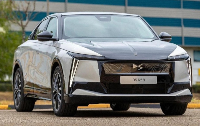 Η DS Automobiles θεωρεί ότι με 750 km ηλεκτρική αυτονομίας δεν υπάρχουν περιορισμοί. Αλλά ποιος θέλει να χάσει πωλήσεις; DS N°8