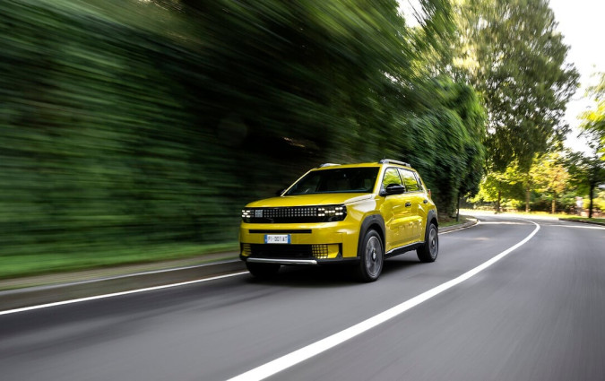 Το νέο FIAT Grande Panda ξεκινά την εμπορική του πορεία στην ελληνική αγορά από €20.800 στην ήπια υβριδική έκδοση των 100 PS με αυτόματο κιβώτιο FIAT Grande Panda