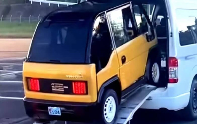 Το Mibot είναι τόσο μικρό που η KG Motors απέδειξε ότι μπορεί να χωρέσει στο πίσω μέρος ενός βαν Toyota HiAce. KG Motors Mibot