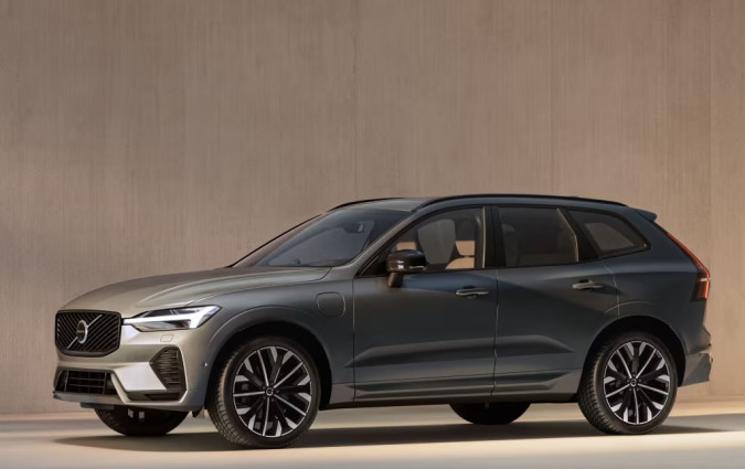 Το ανανεωμένο Volvo XC60 ξεκινά την εμπορική του πορεία στην ελληνική αγορά από €65.090 Volvo XC60