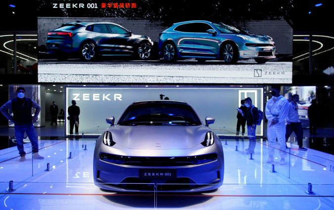 Η εξαγορά από τη Geely, εφόσον προχωρήσει, ενδέχεται να αλλάξει τα δεδομένα στον παγκόσμιο χάρτη των ηλεκτρικών αυτοκινήτων, αλλά και να εντείνει τους φόβους για υπερσυγκέντρωση εξουσίας στον όμιλο. Zeekr