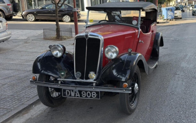 Απότοκο μιας εποχής που ακόμα ονομάτιζε τα αυτοκίνητα με μικρά ονόματα, ο Γιώργος θέλει να διατηρήσει ζωντανή την κληρονομιά ενός ξεχωριστού ανθρώπου, του παππού του. Morris 8