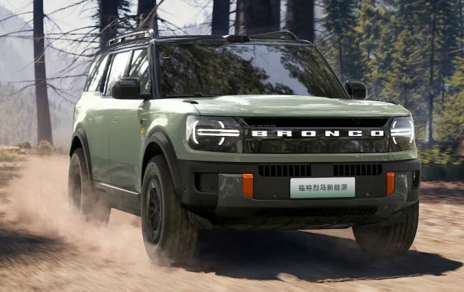 Το Ford Bronco New Energy θα διατίθεται και ως επεκτεινόμενης αυτονομίας, δηλαδή με μικρό θερμικό κινητήρα που λειτουργεί αποκλειστικά ως γεννήτρια για τη φόρτιση της μπαταρίας. Ford Bronco New Energy