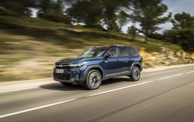 Το Dacia Bigster έχει πουλήσει 17.329 μονάδες και οι οι παραγγελίες έχουν ήδη ξεπεράσει τις 38.000, με το 88% αυτών να αφορά τις κορυφαίες εκδόσεις εξοπλισμού Dacia Bigster