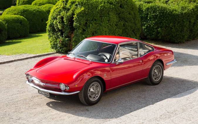Η Moretti 850 Sportiva Coupé δεν ήταν σπορ όπως υποσχόταν -ήταν όμως κομψή όπως κανείς δεν περίμενε από ένα μικρό, στοχαστικό ατελιέ του Torino. Moretti 850 Sportiva Coupé