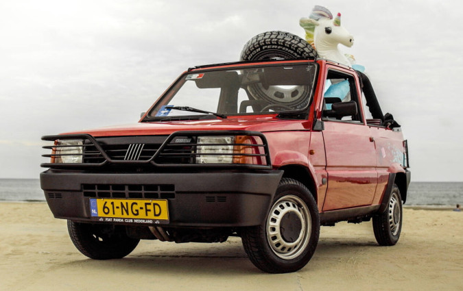 Η κατάσταση αυτού του FIAT Panda κάμπριο φαίνεται εξαιρετική, ειδικά αν αναλογιστείς την ηλικία των 34 ετών. FIAT Panda