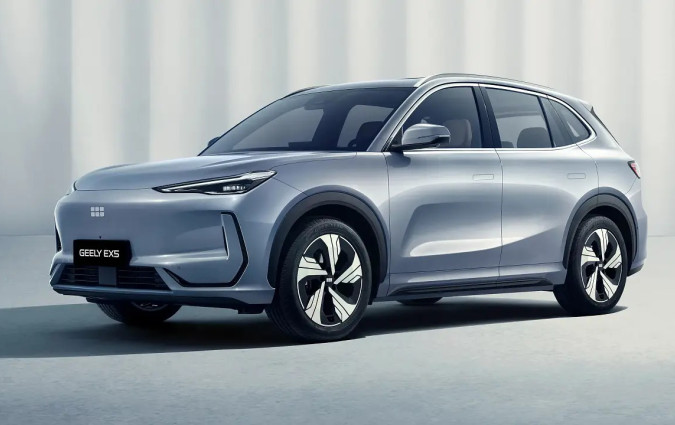 Στην ελληνική αγορά, το Geely EX5 είναι διαθέσιμο σε δύο εκδόσεις εξοπλισμού ξεκινώντας από τις €34.990 χωρίς την κρατική επιδότηση Geely EX5