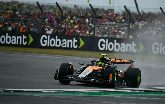 O αγώνας στο Silverstone ήταν εντυπωσιακός. ο Norris επικράτησε, όμως τα φώτα στρέφονται δικαιωματικά στον Hulkenberg που πανηγύρισε το πρώτο βάθρο της καριέρας του GP Silverstone Norris