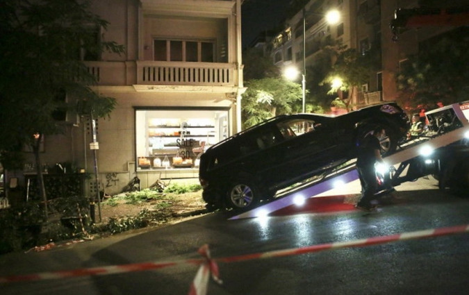 Οι πελάτες του εστιατορίου που είχαν καθίσει έξω, είδαν ξαφνικά να έρχεται καταπάνω τους ένα SUV, στην καρδιά του Κολωνακίου. Κολωνάκι