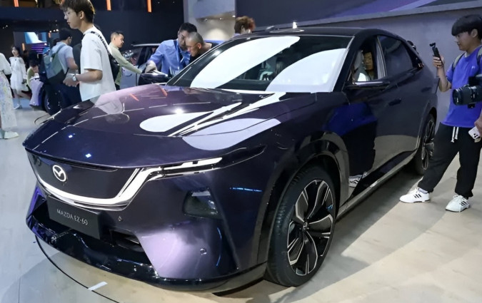 Είναι λοιπόν να αγνοηθεί ένα τόσο αξιόλογο προϊόν και να μην το κατευθύνει η Mazda και στην Ευρώπη;  Mazda CX-6e