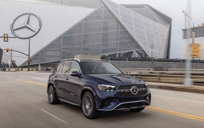 Η Mercedes-Benz αποδίδει την πτώση στις πωλήσεις εν μέρει σε μια πιο αυστηρή διαχείριση αποθεμάτων, με στόχο την αντιμετώπιση των επερχόμενων δασμών σε βασικές αγορές, όπως οι ΗΠΑ. Mercedes-Benz
