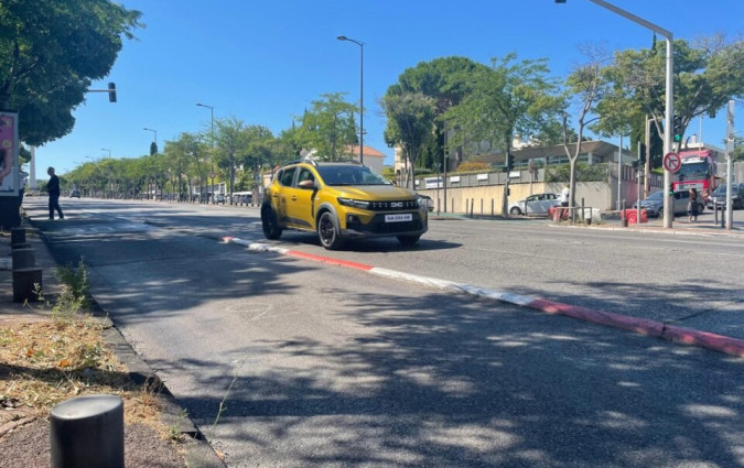 Το ανανεωμένο Dacia Sandero Stepway θα λανσαριστεί στις αρχές του 2026 διατηρώντας τον value for money χαρακτήρα που το καθιέρωσε. - Photo ©Thomas Blanc/actu Marseille New Dacia Sandero Stepway Marseille- Photo ©Thomas Blanc / actu Marseille