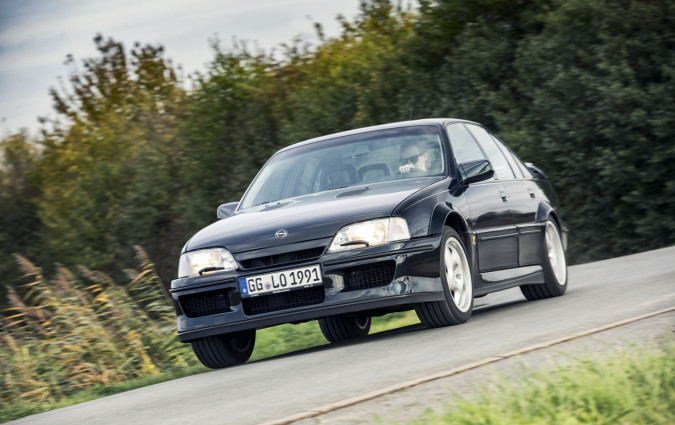 Opel Lotus Omega -μια γερμανική σιλουέτα με βρετανική ψυχή και καρδιά από φωτιά. Opel Lotus Omega