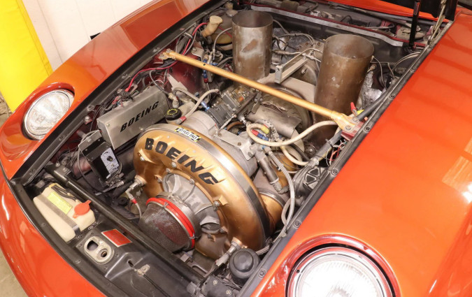 Αυτή η Porsche 928 μοιάζει να είναι περισσότερο φόρος τιμής στη μηχανολογική παραδοξότητα παρά στην απόδοση. Porsche 928