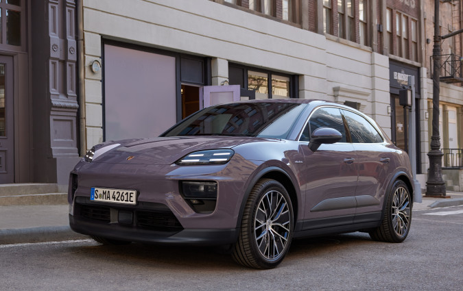 Η κοινή αρχιτεκτονική με το Audi Q5 επιταχύνει τον χρόνο και περιορίζει το κόστος εξέλιξης της βενζινοκίνητης νέας Porsche Macan. Porsche Macan