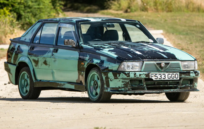 Λες και μια 3λιτρη πισωκίνητη Alfa Romeo δεν αρκεί για να ανοίξεις το πορτοφόλι σου, η συγκεκριμένη έχει και μια ιστορία πίσω της. Jeremy Clarkson