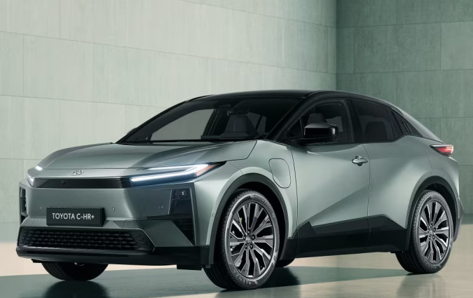To Toyota C-HR+ ξεκινά από €36.900, με τα πρώτα αυτοκίνητα να αναμέμονται στις εκθέσεις στα τέλη του έτους Toyota C-HR+