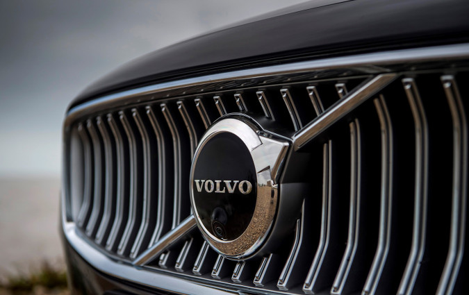 Η Volvo δήλωσε ότι ο Offer παραιτήθηκε για να αφιερώσει περισσότερο χρόνο στην οικογένεια του Volvo