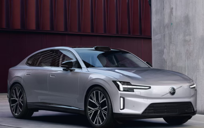 To νέο Volvo ES90 θα είναι διαθέσιμο στην ελληνική αγορά κατόπιν παραγγελίας, ξεκινώντας από €79.236 Volvo ES90