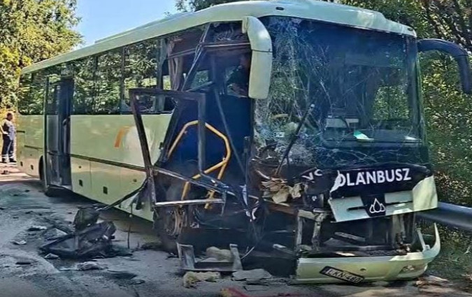 Επτά επιβάτες του λεωφορείου -συμπεριλαμβανομένου ενός παιδιού- τραυματίστηκαν, καθώς κι ο οδηγός του. BMW Neue Klasse